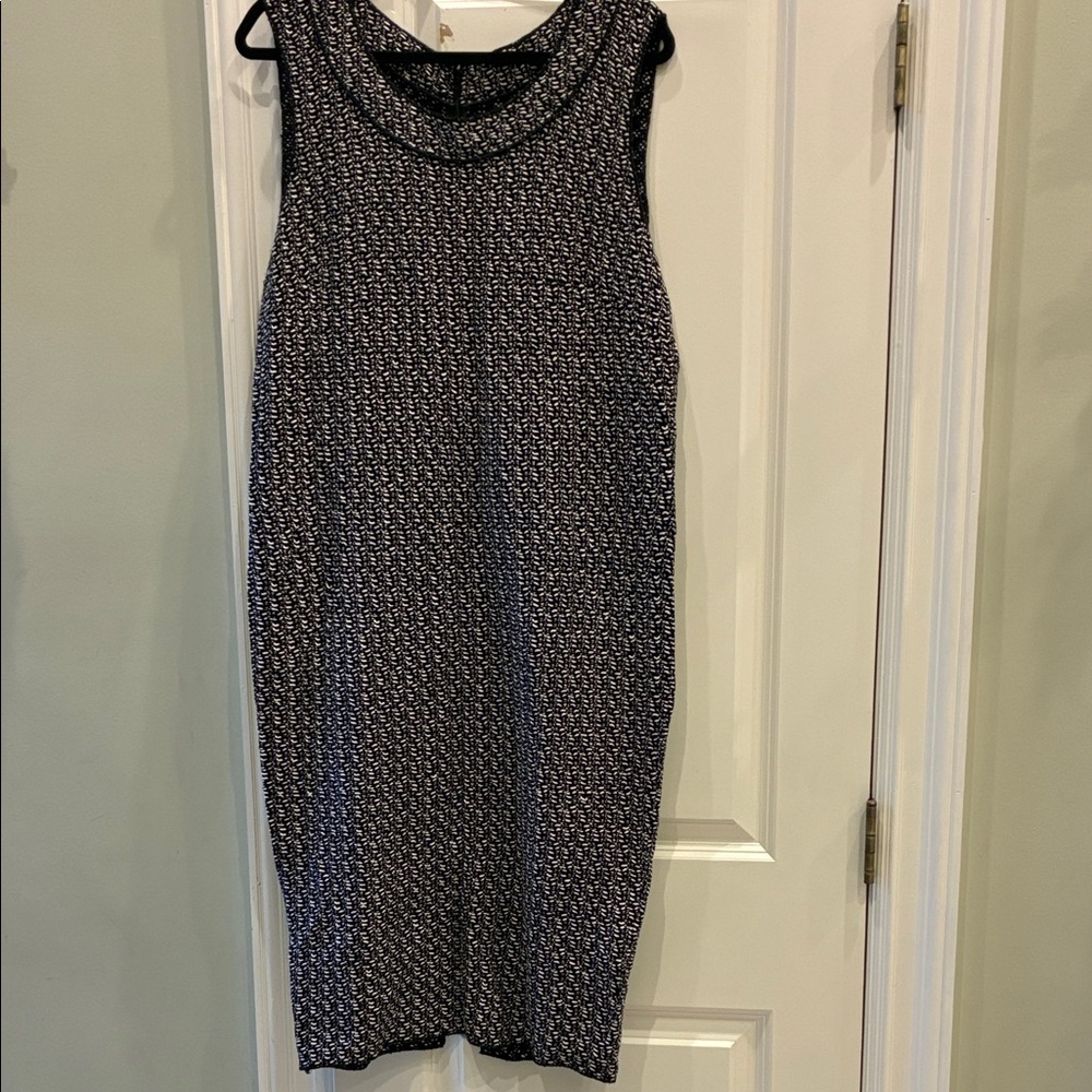 Like new🩷St. John Black and White Midi Dress. I have the matching jacket too🩷